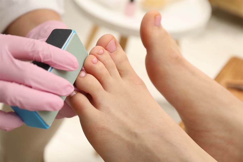 Dry pedicure professionale con trattamento a secco dei piedi