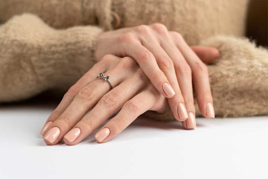 Refill gel o acrygel su unghie corte, risultato naturale